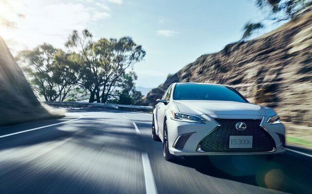 エクステリア、乗り心地、走行性能をブラッシュアップ──レクサスESがマイナーチェンジ|LEXUS エクステリア、乗り心地、走行性能をブラッシュアップ──レクサスESがマイナーチェンジ|LEXUS