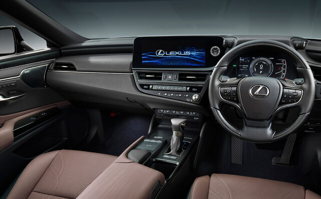 エクステリア、乗り心地、走行性能をブラッシュアップ──レクサスESがマイナーチェンジ|LEXUS エクステリア、乗り心地、走行性能をブラッシュアップ──レクサスESがマイナーチェンジ|LEXUS