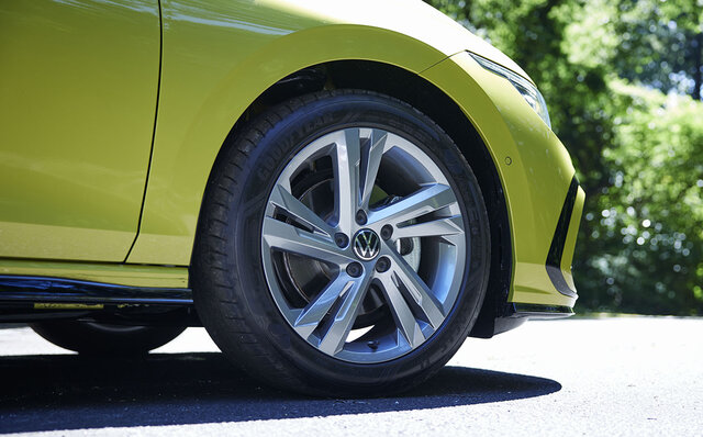 操縦性と万能性が向上した──新型フォルクスワーゲン ゴルフ バリアントに試乗｜Volkswagen