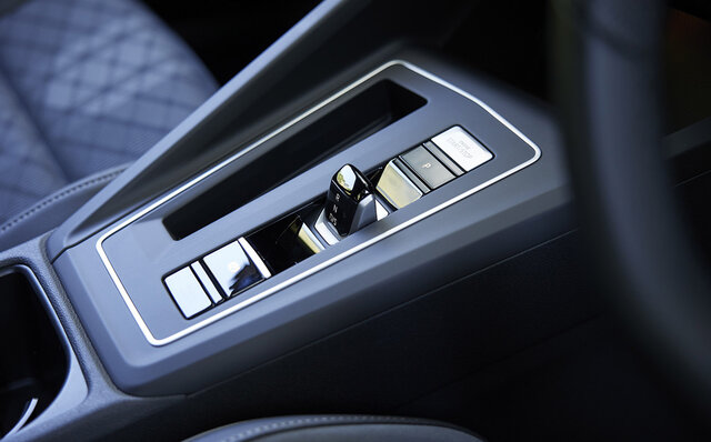 操縦性と万能性が向上した──新型フォルクスワーゲン ゴルフ バリアントに試乗｜Volkswagen