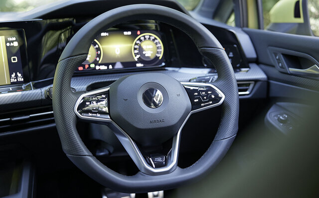 操縦性と万能性が向上した──新型フォルクスワーゲン ゴルフ バリアントに試乗｜Volkswagen