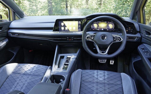 操縦性と万能性が向上した──新型フォルクスワーゲン ゴルフ バリアントに試乗｜Volkswagen