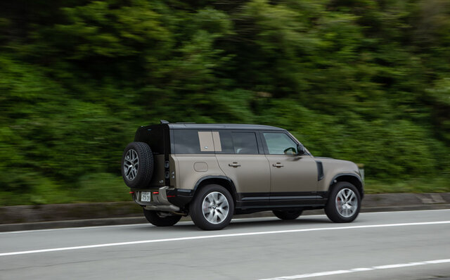 110ファンにとって大いなる朗報──新型ディフェンダー110のディーゼルモデルに試乗｜Land Rover