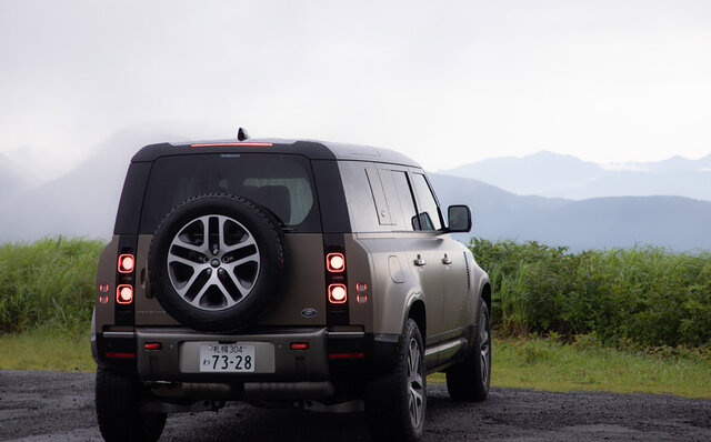 110ファンにとって大いなる朗報──新型ディフェンダー110のディーゼルモデルに試乗｜Land Rover