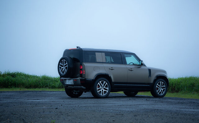 110ファンにとって大いなる朗報──新型ディフェンダー110のディーゼルモデルに試乗｜Land Rover
