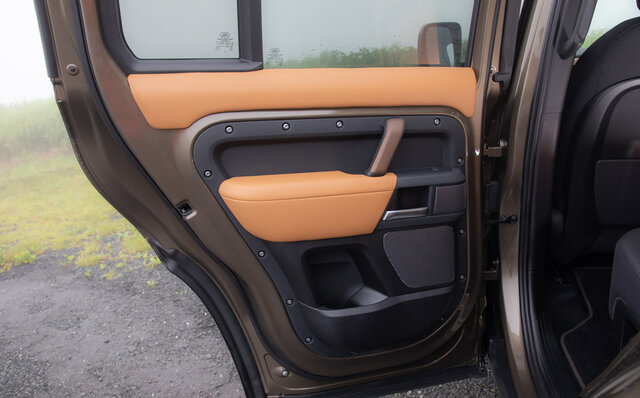 110ファンにとって大いなる朗報──新型ディフェンダー110のディーゼルモデルに試乗｜Land Rover