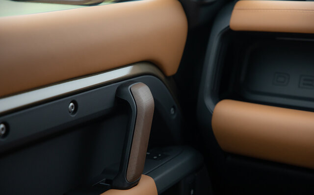 110ファンにとって大いなる朗報──新型ディフェンダー110のディーゼルモデルに試乗｜Land Rover