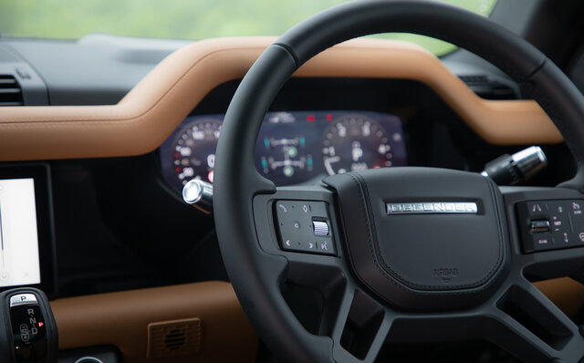 110ファンにとって大いなる朗報──新型ディフェンダー110のディーゼルモデルに試乗｜Land Rover