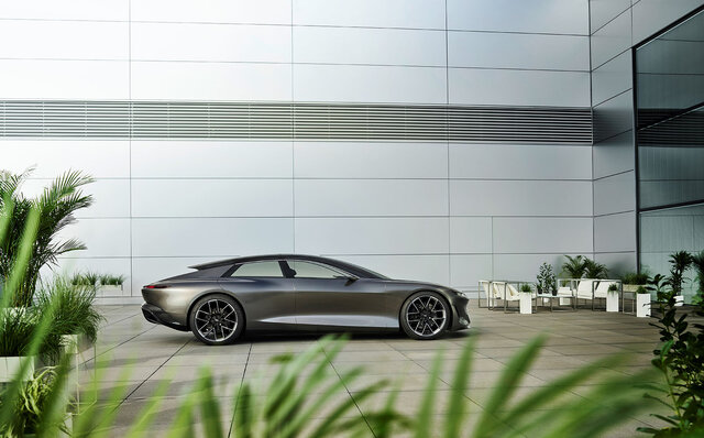 アウディ、未来を見据えた高級セダン「グランドスフィア コンセプト」を発表｜Audi