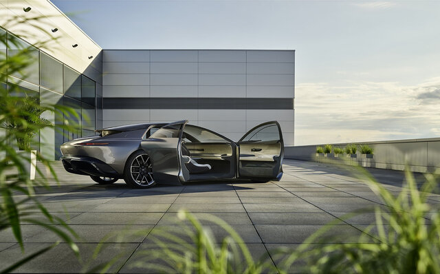 アウディ、未来を見据えた高級セダン「グランドスフィア コンセプト」を発表｜Audi