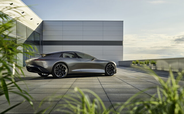 アウディ、未来を見据えた高級セダン「グランドスフィア コンセプト」を発表｜Audi