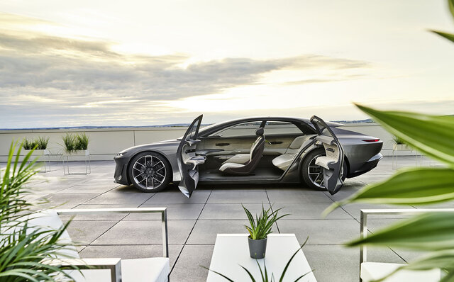 アウディ、未来を見据えた高級セダン「グランドスフィア コンセプト」を発表｜Audi