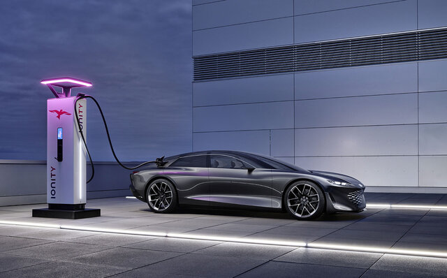 アウディ、未来を見据えた高級セダン「グランドスフィア コンセプト」を発表｜Audi