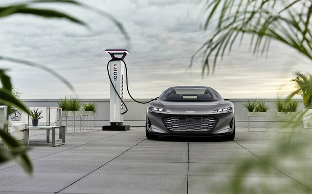 アウディ、未来を見据えた高級セダン「グランドスフィア コンセプト」を発表｜Audi