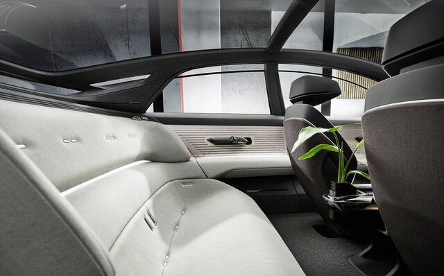 アウディ、未来を見据えた高級セダン「グランドスフィア コンセプト」を発表｜Audi