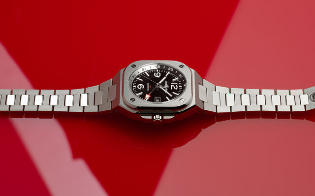 BR 05に初めてのデュアルタイム機能を搭載。マスキュリニティが表現された新作｜Bell & Ross