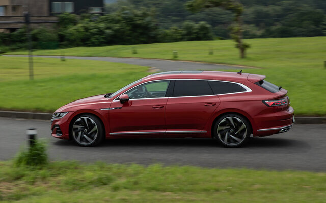 単なる実用本位のワゴンではない──フォルクスワーゲン、アルテオン シューティングブレークに試乗｜Volkswagen