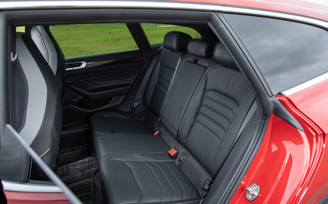 単なる実用本位のワゴンではない──フォルクスワーゲン、アルテオン シューティングブレークに試乗｜Volkswagen