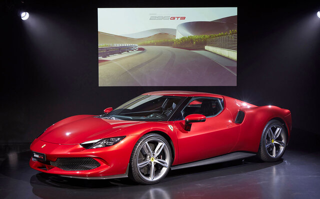 システム最高出力はナント830cv──フェラーリのV6 PHEVベルリネッタ「296GTB」が日本上陸｜Ferrari