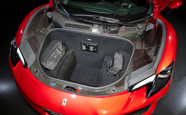 システム最高出力はナント830cv──フェラーリのV6 PHEVベルリネッタ「296GTB」が日本上陸｜Ferrari