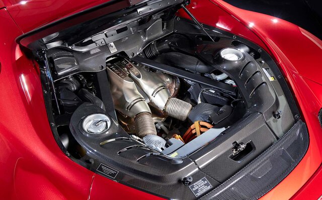 システム最高出力はナント830cv──フェラーリのV6 PHEVベルリネッタ「296GTB」が日本上陸｜Ferrari