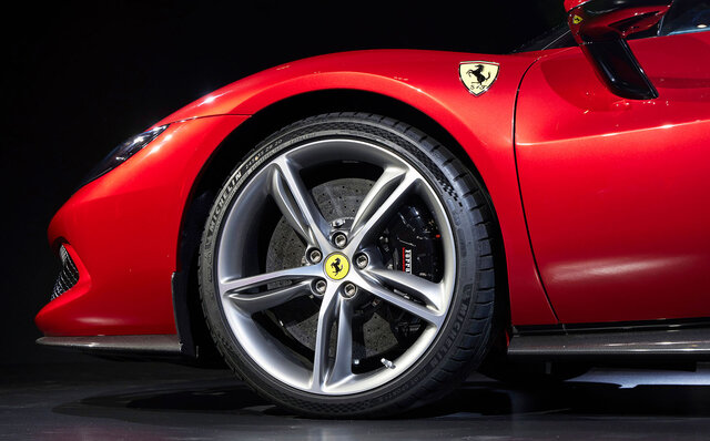 システム最高出力はナント830cv──フェラーリのV6 PHEVベルリネッタ「296GTB」が日本上陸｜Ferrari