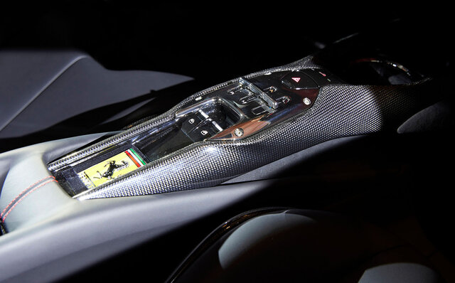 システム最高出力はナント830cv──フェラーリのV6 PHEVベルリネッタ「296GTB」が日本上陸｜Ferrari