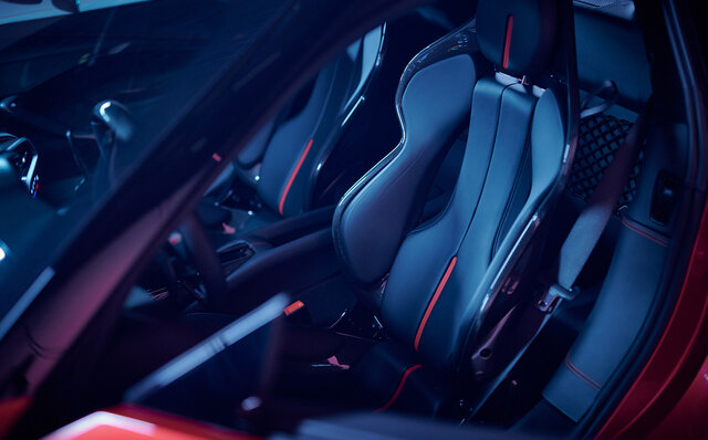 システム最高出力はナント830cv──フェラーリのV6 PHEVベルリネッタ「296GTB」が日本上陸｜Ferrari