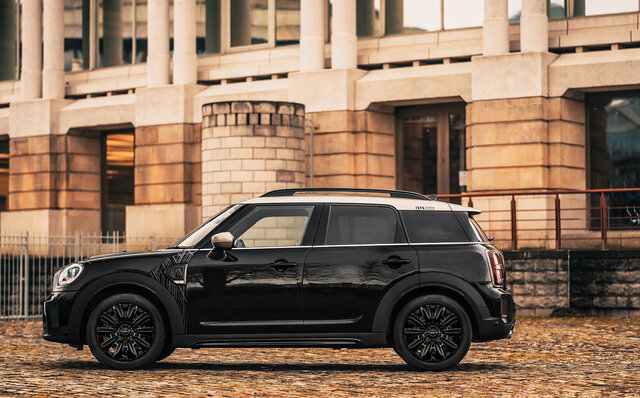 MINIに内外装をブラックで統一した「シャドー・エディション」誕生|MINI MINIに内外装をブラックで統一した「シャドー・エディション」誕生|MINI