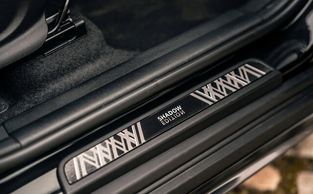 MINIに内外装をブラックで統一した「シャドー・エディション」誕生|MINI MINIに内外装をブラックで統一した「シャドー・エディション」誕生|MINI