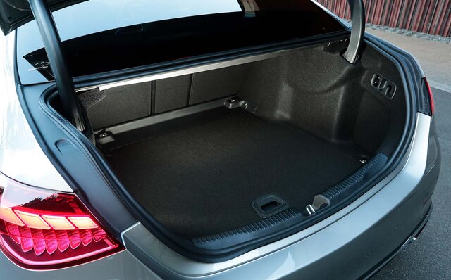 新型メルセデス ベンツ Cクラスに試乗──ものすごくパワフルで期待以上にスポーティ|Mercedes Benz 新型メルセデス ベンツ Cクラスに試乗──ものすごくパワフルで期待以上にスポーティ|Mercedes Benz