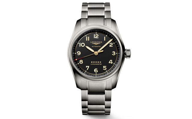 1940年代アヴィエーションウオッチを受け継ぐ傑作モデルが、チタン素材でさらに精悍にリフトアップ!|LONGINES 1940年代アヴィエーションウオッチを受け継ぐ傑作モデルが、チタン素材でさらに精悍にリフトアップ!|LONGINES
