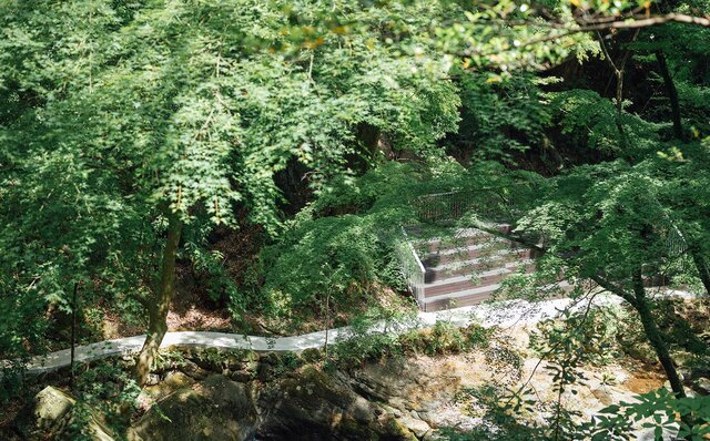 文化人も愛した湯治場でお気に入りの一冊に没頭する｜TRAVEL