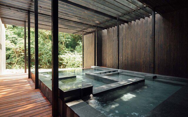 文化人も愛した湯治場で、お気に入りの一冊に没頭する｜TRAVEL