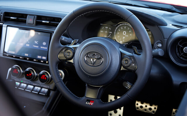 新型GR86 に試乗──常にドライブに高揚感を求めている人にオススメ|TOYOTA 新型GR86 に試乗──常にドライブに高揚感を求めている人にオススメ|TOYOTA