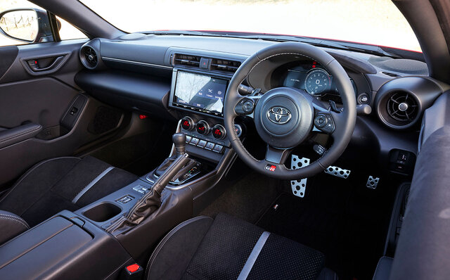 新型GR86 に試乗──常にドライブに高揚感を求めている人にオススメ|TOYOTA 新型GR86 に試乗──常にドライブに高揚感を求めている人にオススメ|TOYOTA