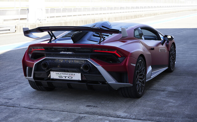 ランボルギーニ ウラカンSTOの試乗──内燃機関の魅力を極限まで推し進めたようなクルマ｜Lamborghini
