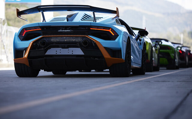 ランボルギーニ ウラカンSTOの試乗──内燃機関の魅力を極限まで推し進めたようなクルマ｜Lamborghini