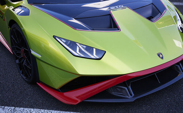 ランボルギーニ ウラカンSTOの試乗──内燃機関の魅力を極限まで推し進めたようなクルマ｜Lamborghini