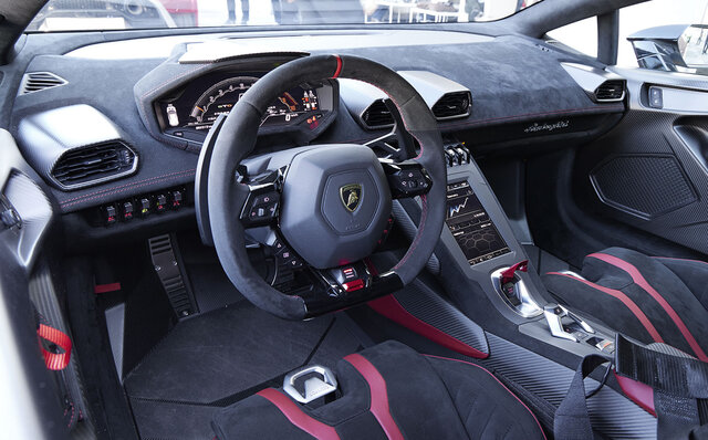 ランボルギーニ ウラカンSTOの試乗──内燃機関の魅力を極限まで推し進めたようなクルマ｜Lamborghini