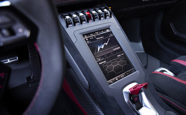 ランボルギーニ ウラカンSTOの試乗──内燃機関の魅力を極限まで推し進めたようなクルマ｜Lamborghini