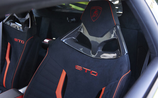 ランボルギーニ ウラカンSTOの試乗──内燃機関の魅力を極限まで推し進めたようなクルマ｜Lamborghini