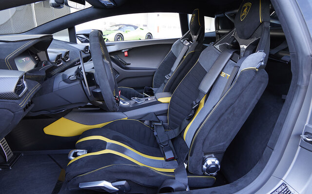 ランボルギーニ ウラカンSTOの試乗──内燃機関の魅力を極限まで推し進めたようなクルマ｜Lamborghini