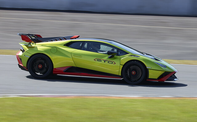 ランボルギーニ ウラカンSTOの試乗──内燃機関の魅力を極限まで推し進めたようなクルマ｜Lamborghini