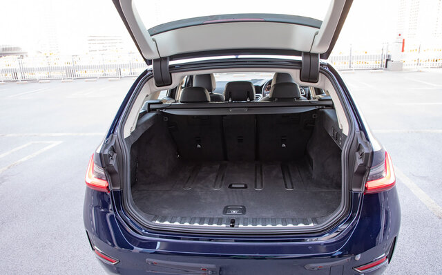 BMW 318i ツーリングに試乗──運転する楽しみを与えてくれるという点で傑出したものがある｜BMW