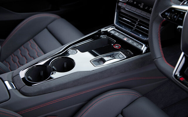 アウディe-tron GTに試乗──一言でいって、運転していてキモチがいいクルマだ｜Audi