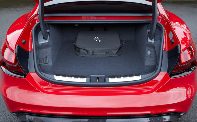 アウディe-tron GTに試乗──一言でいって、運転していてキモチがいいクルマだ｜Audi