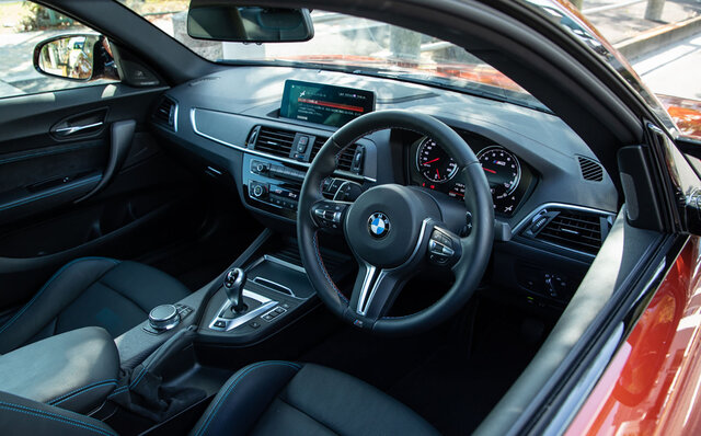 BMW M2に試乗──繊細にチューニングされたレースカーを思わせる走りが魅力|BMW BMW M2に試乗──繊細にチューニングされたレースカーを思わせる走りが魅力|BMW