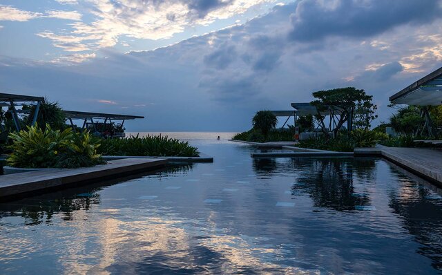 真冬でも楽しめる24時間ホットプールと、沖縄食材のシチリア仕立て。「星のや沖縄」は、計算された大人の楽園です｜TRAVEL