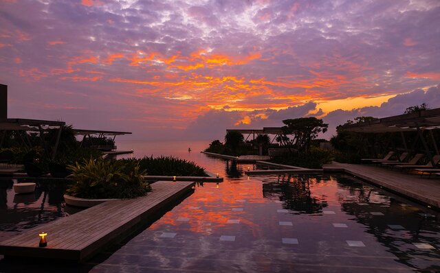 真冬でも楽しめる24時間ホットプールと、沖縄食材のシチリア仕立て。「星のや沖縄」は、計算された大人の楽園です｜TRAVEL